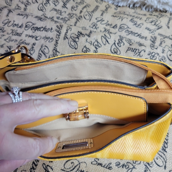 Gently used Sondra Roberts Squared yellow hand bag tortoise chain gold - Picture 11 of 16